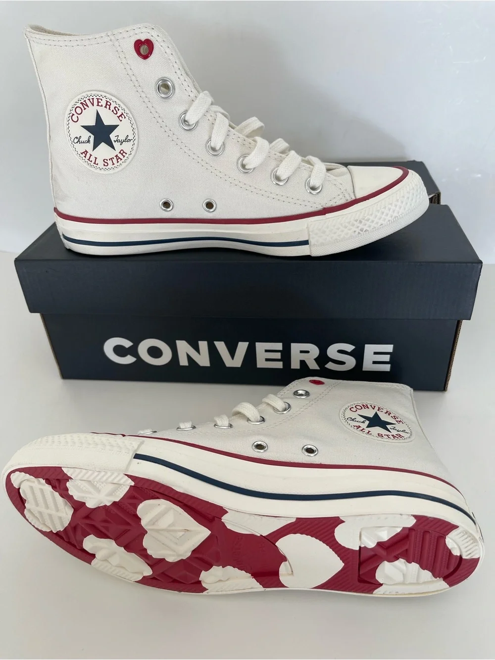 Converse Chuck Taylor All Star High top Women 6.5 Hearts style A19055C NIB